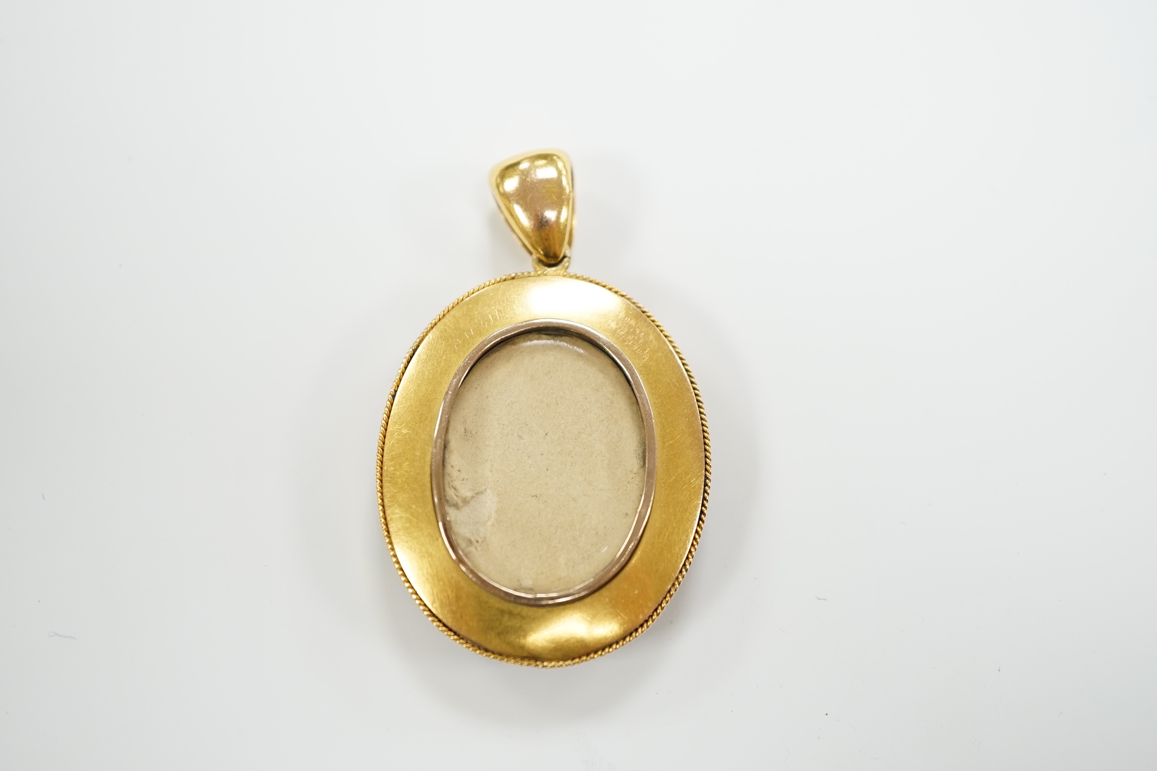 A Victorian yellow metal mounted micro mosaic set oval pendant, overall 57mm, gross weight 23.5 gram.